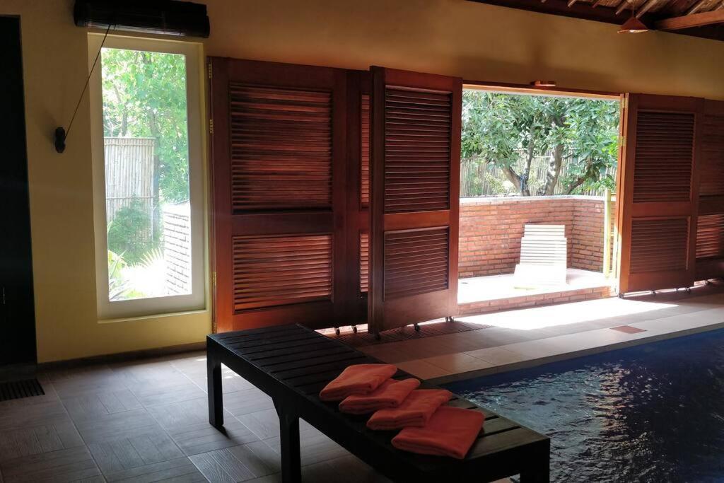 Villa King: Unique Villa With Indoor Swimming Pool Amed  Luaran gambar