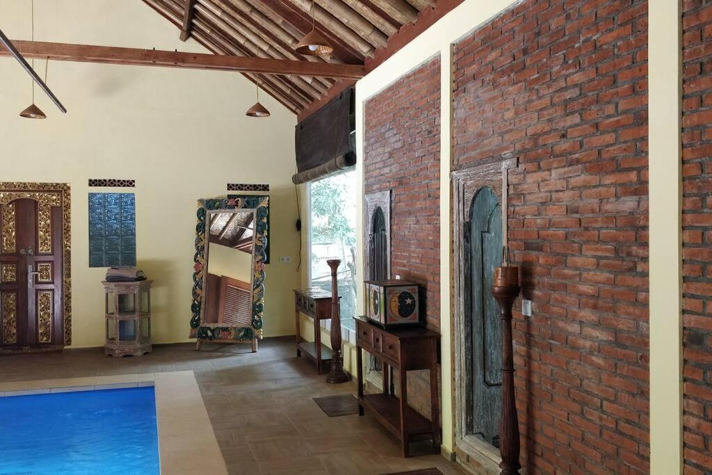 Villa King: Unique Villa With Indoor Swimming Pool Amed  Luaran gambar