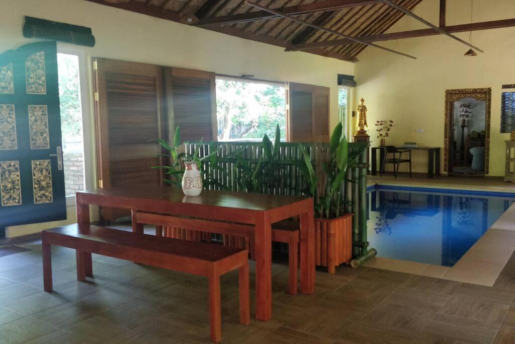 Villa King: Unique Villa With Indoor Swimming Pool Amed  Luaran gambar