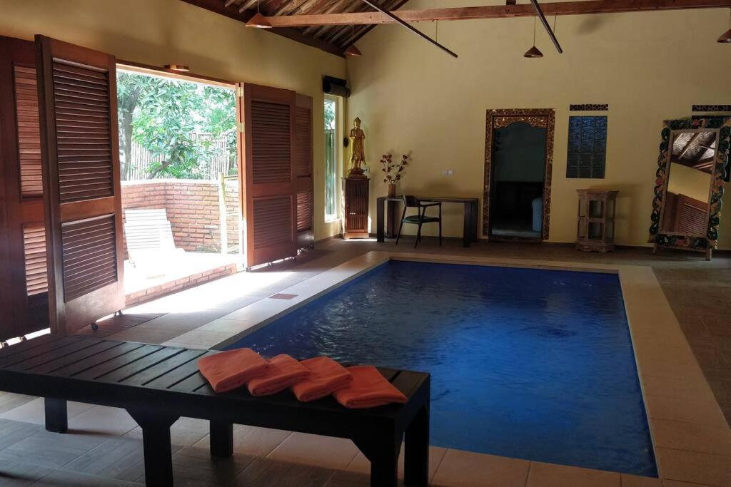 Villa King: Unique Villa With Indoor Swimming Pool Amed  Luaran gambar