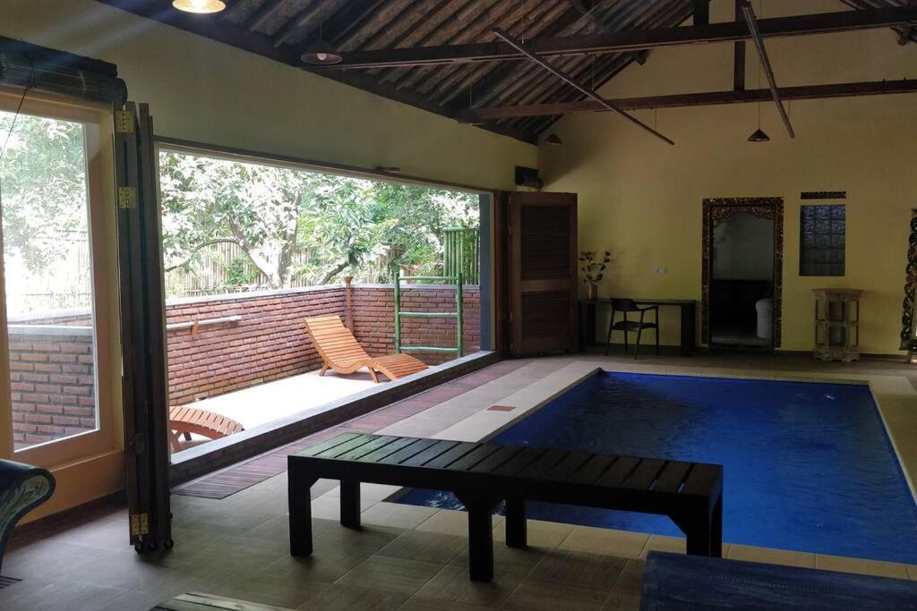 Villa King: Unique Villa With Indoor Swimming Pool Amed  Luaran gambar