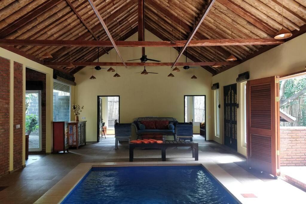 Villa King: Unique Villa With Indoor Swimming Pool Amed  Luaran gambar