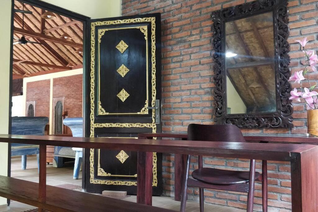 Villa King: Unique Villa With Indoor Swimming Pool Amed  Luaran gambar