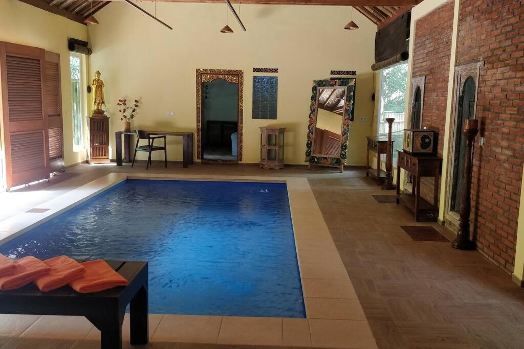 Villa King: Unique Villa With Indoor Swimming Pool Amed  Luaran gambar